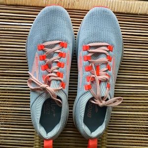 Brooks DNA running sneakers